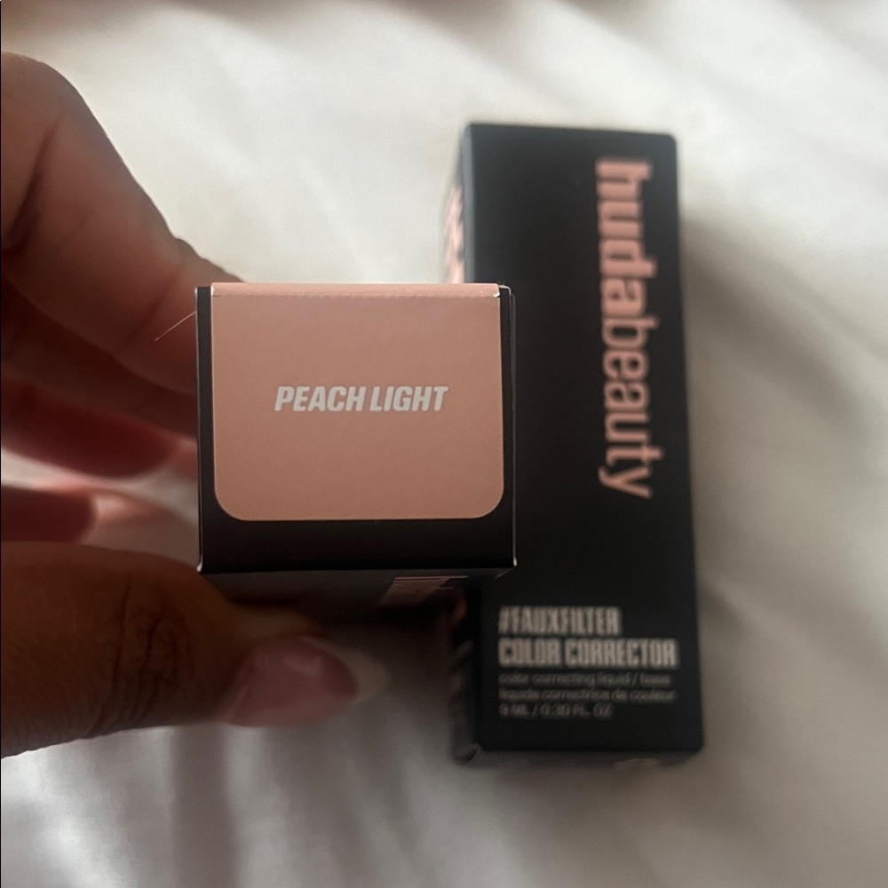 Huda Beauty Peach Light Color Corrector